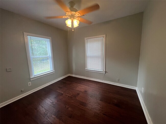 Foto del edificio - 7012 Church Ln
