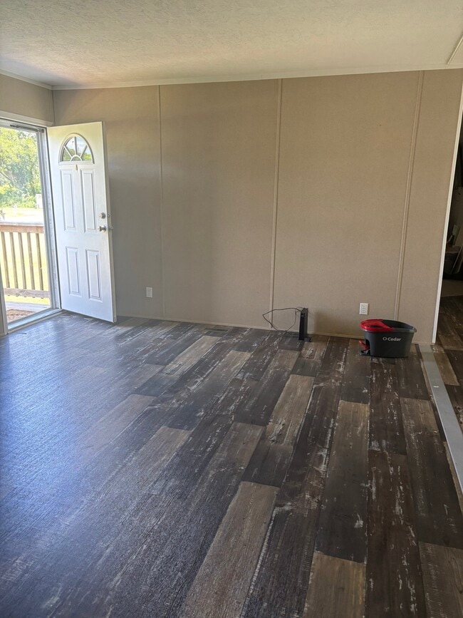Building Photo - 228 Mallard Dr