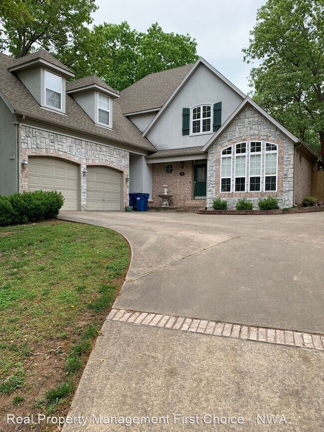 Building Photo - 3 br, 2.5 bath House - 300 Genesis Drive