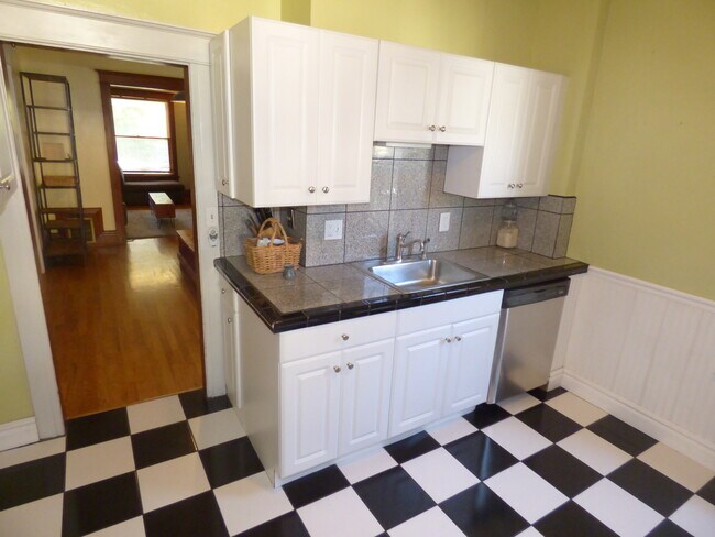 Building Photo - $0 DEPOSIT OPTION. DENVER SQUARE HOME! UPT...