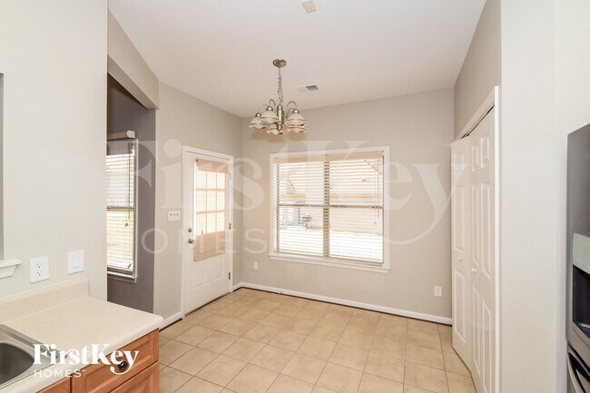 Building Photo - 2136 Parsons Dr