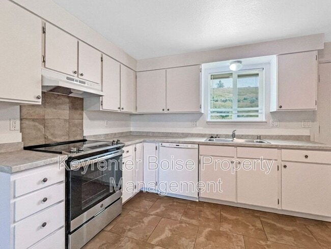 Building Photo - 4101 S Minuteman Way