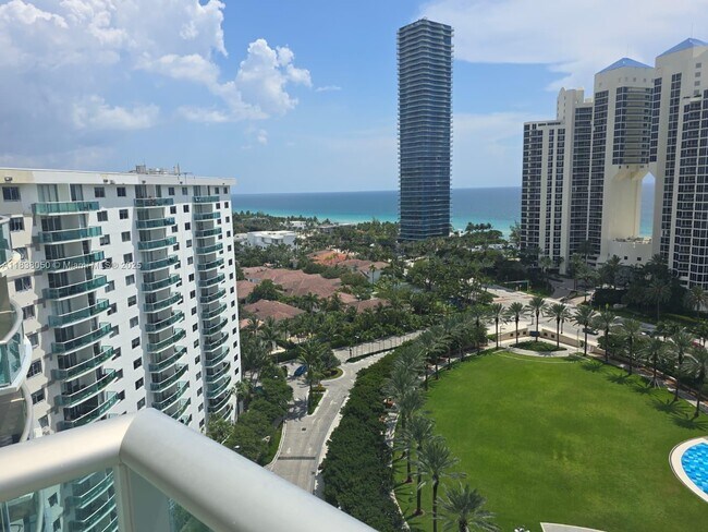 Foto del edificio - 19370 Collins Ave