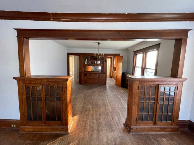 Building Photo - 3837 Garfield Ave