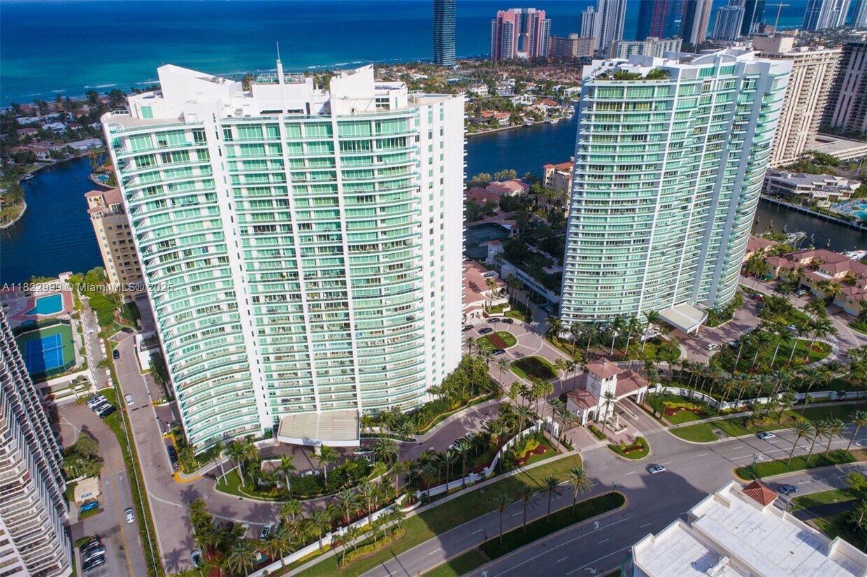 Foto principal - 20155 NE 38th Ct