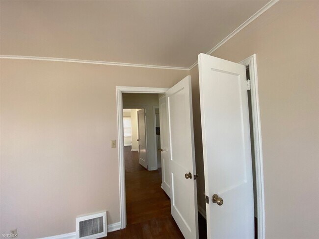 Building Photo - 2 br, 1.5 bath House - 103 S Parkwood Ln S...