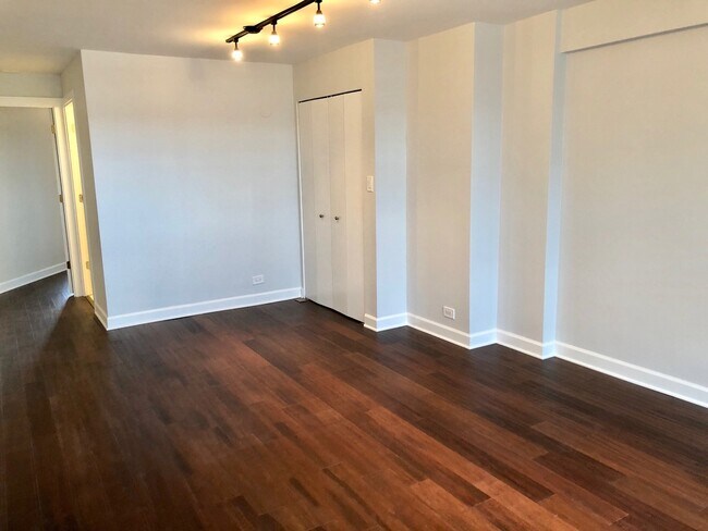 Foto del edificio - 2909 N Sheridan Rd