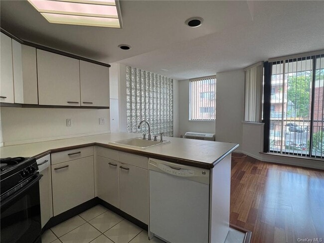 Building Photo - 50 E Hartsdale Ave