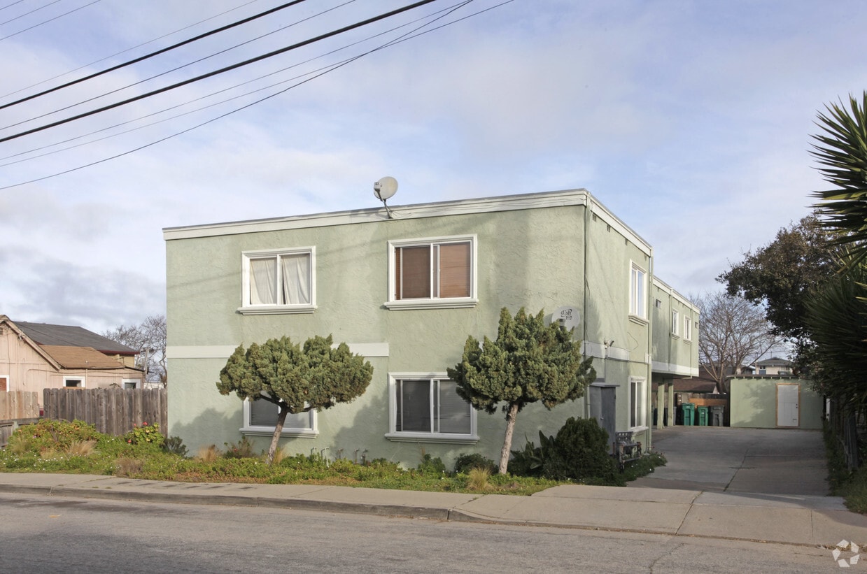 Building Photo - 951 Trinity Ave