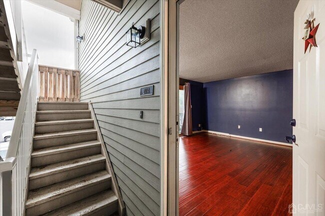 Foto del edificio - 2114 Ravens Crest Dr