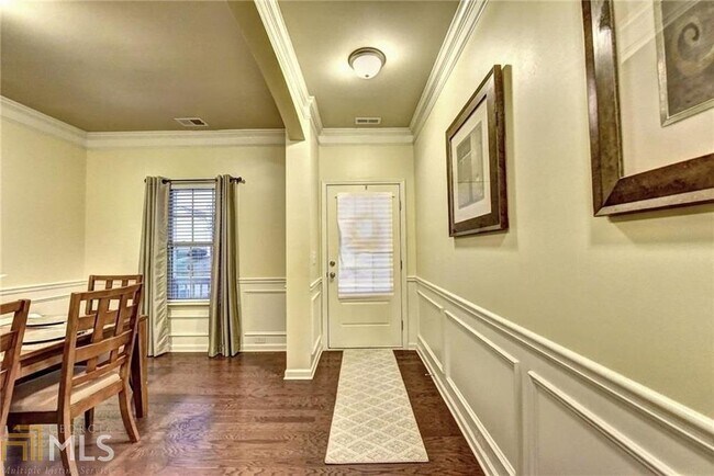 Foto del edificio - 668 Pine Ln