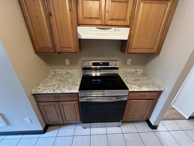 Building Photo - 2115 Carlson Rd