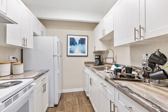 Building Photo - Mosaic