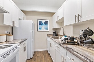 Building Photo - Mosaic