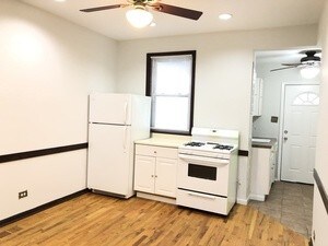 Foto del edificio - 2856 N Western Ave