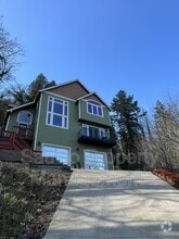 Building Photo - 6420 SE Mabel Ave