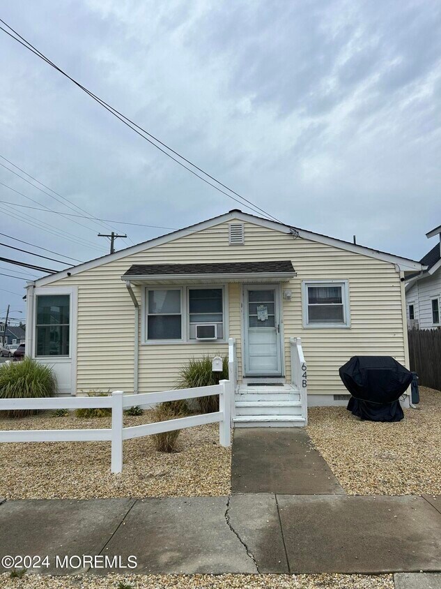 Primary Photo - 64 Island Ave