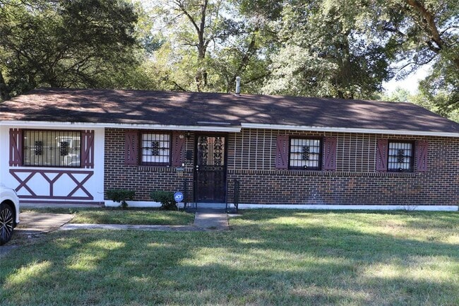 Building Photo - 205 Empire Rd