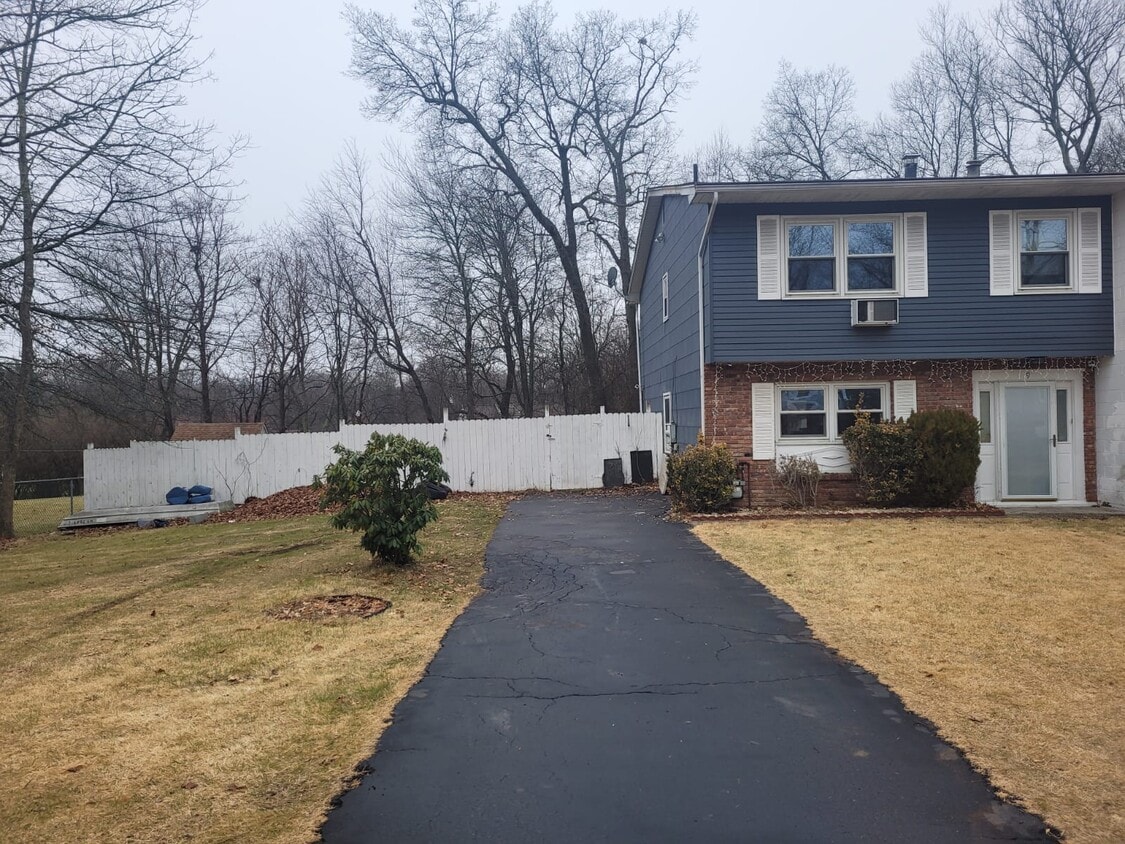 9 Michele Ct, Spring Valley, NY 10977 Townhome Rentals in Spring