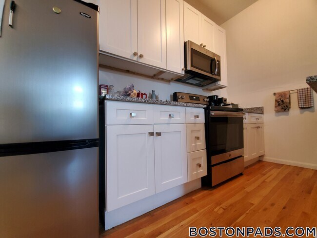 Building Photo - 168 Northampton St