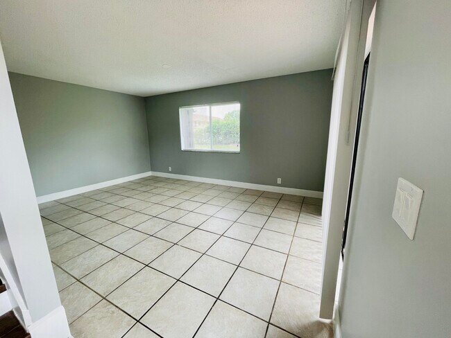 Foto del edificio - 2148 Sherwood Forest Blvd