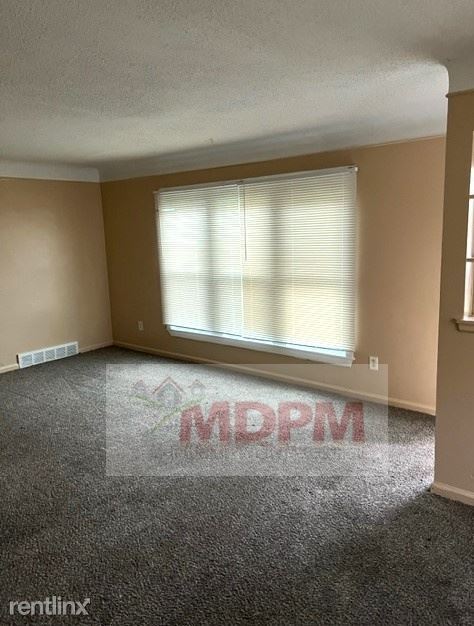 Building Photo - 3 br, 1 bath House - 15301 Stout St