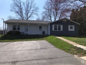 Building Photo - 1420 Peachtree Dr