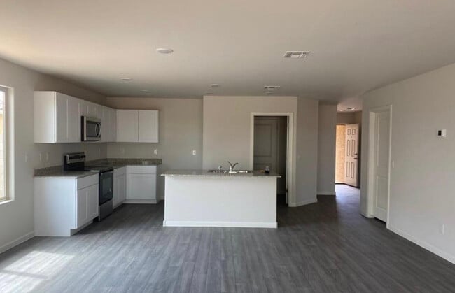 Foto del edificio - 816 Silvercreek Ln