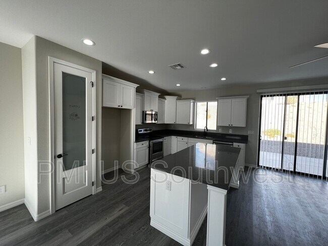 Building Photo - 6102 S Scorpion Ln