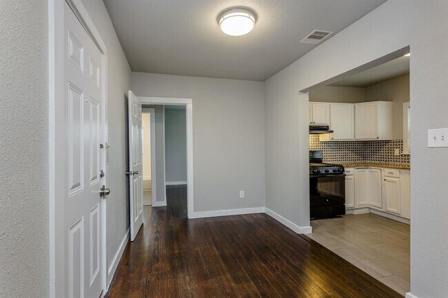 Foto del edificio - 211 N Milby St