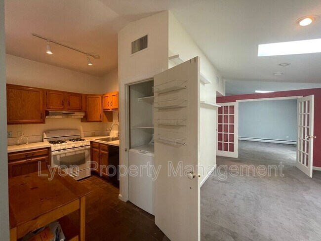Building Photo - 825 Chalkstone Ave