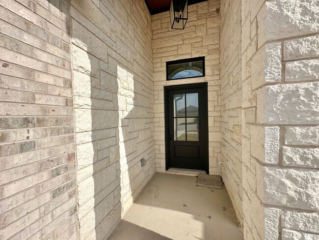 Foto del edificio - Viewable Now By Appointment!