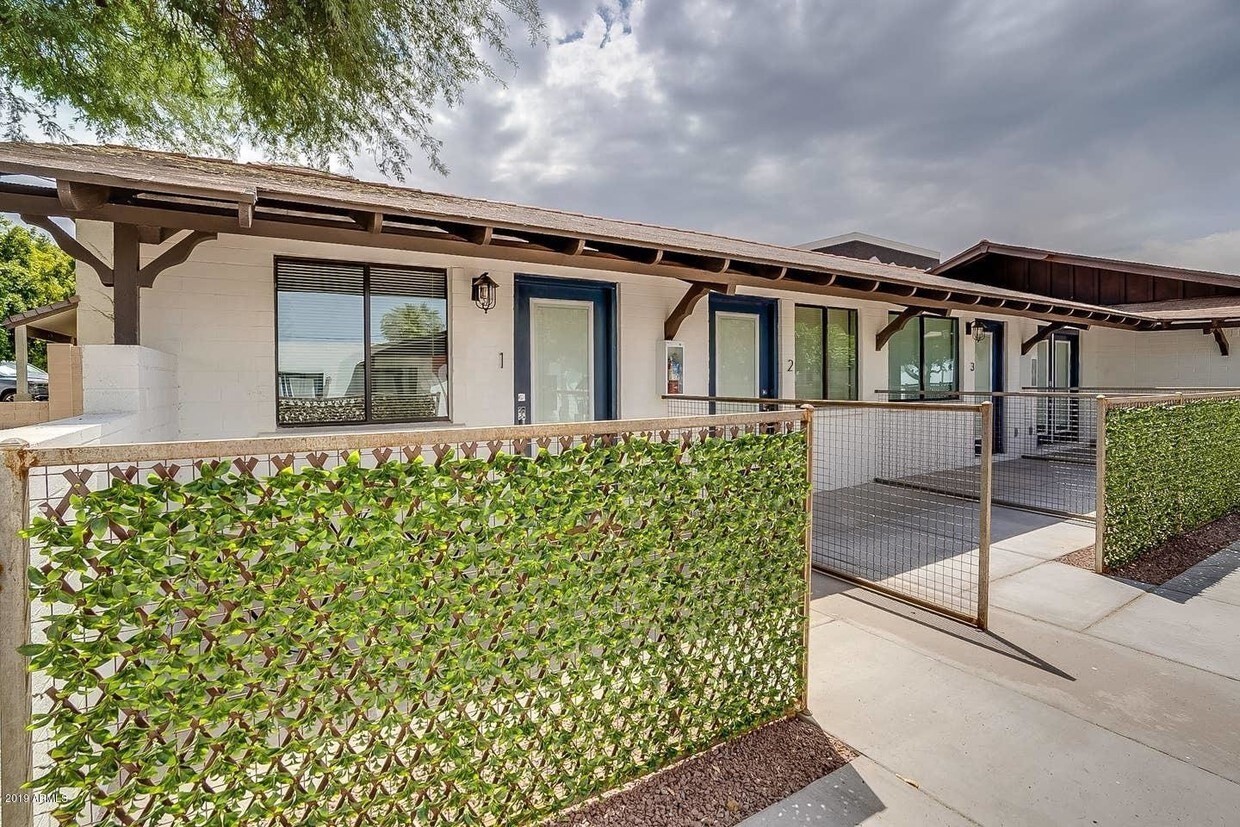 2617 E Campbell Ave Unit 9, Phoenix, AZ 85016 Room for Rent in