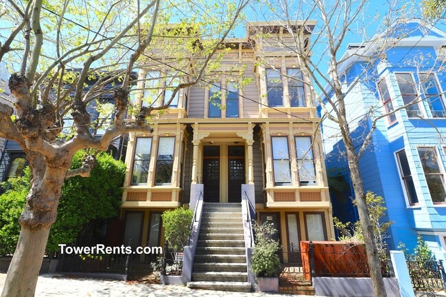 Building Photo - 208-210-210 Fair Oaks St