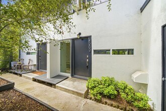 Building Photo - 4200 Shorecrest Ln