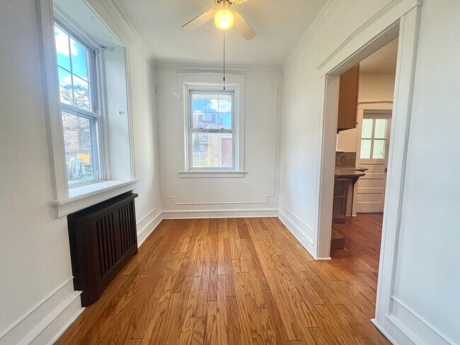 Building Photo - 4 Bedroom Home