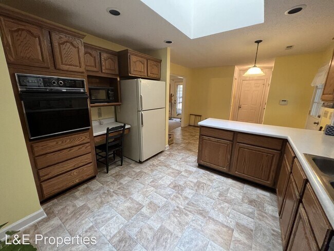 Building Photo - 3 br, 3 bath House - 9800 Shopton Road W.