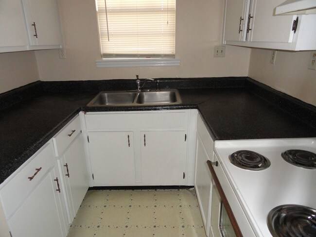 Foto del edificio - 200 Varnedoe Dr