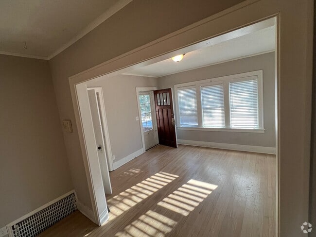 Building Photo - 824 S 50th St