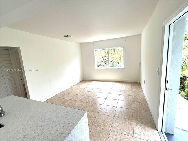 Foto del edificio - 3723 SW 26th Terrace