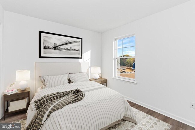 Foto del edificio - 971 Lorewood Grove Rd