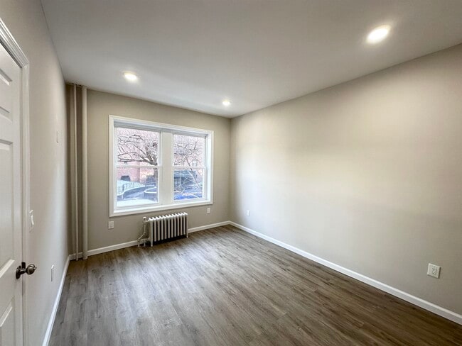 Building Photo - 160 Vroom St