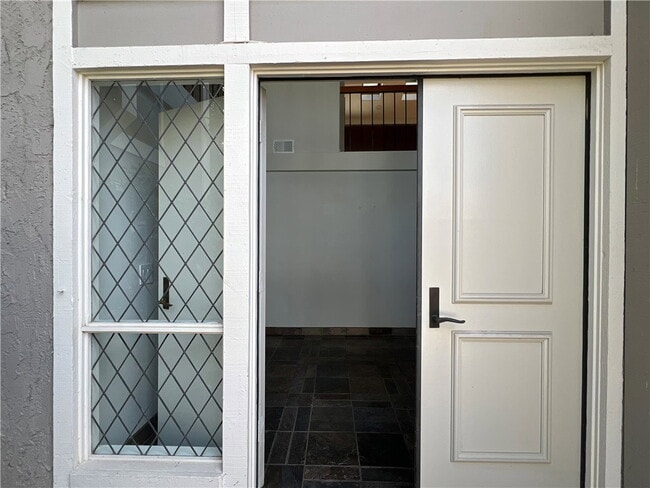 Building Photo - 8 Valley View