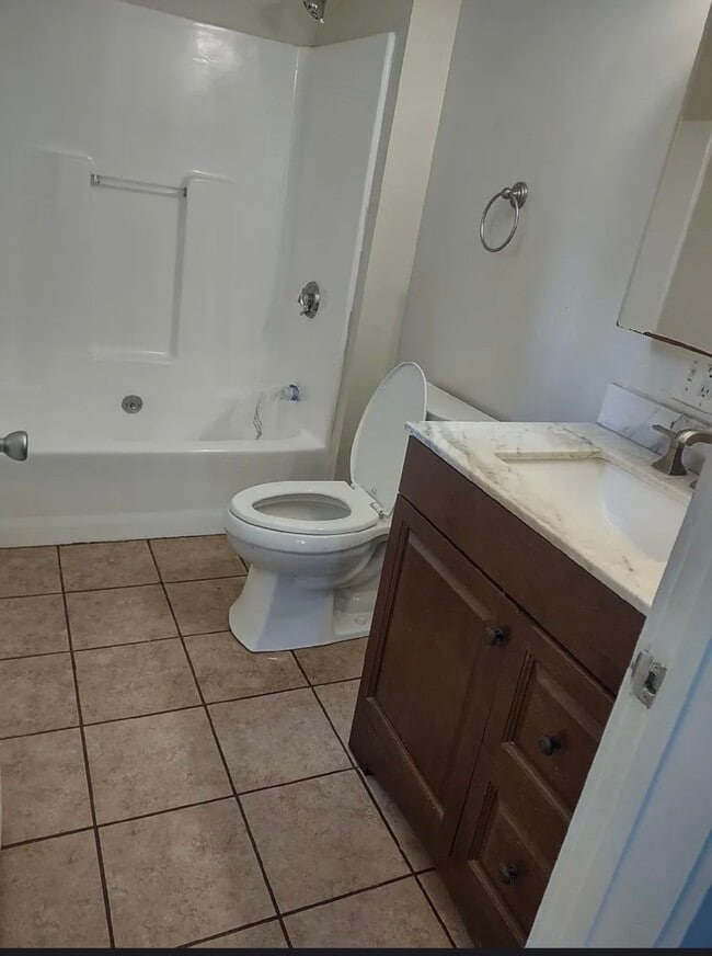 Building Photo - 71 Bowling Ln