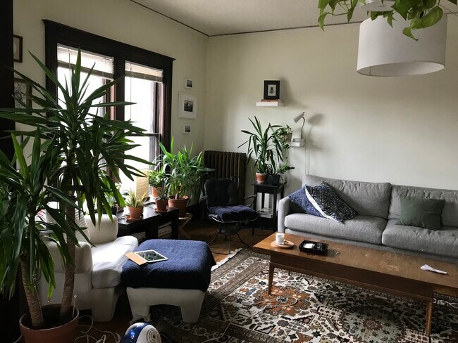 Foto del edificio - 1939 Bryant Ave S