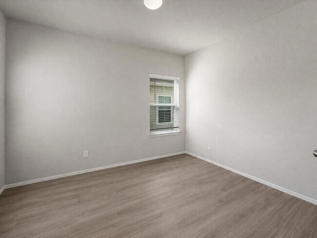 Foto del edificio - 2711 Winding Creek Rd