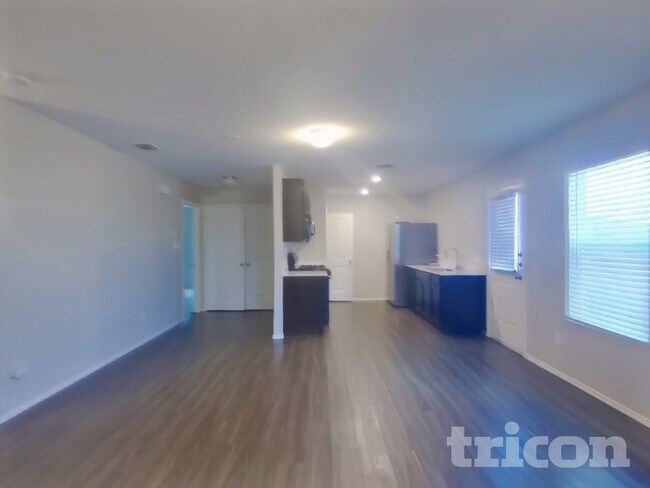 Foto del edificio - 5557 McClelland St