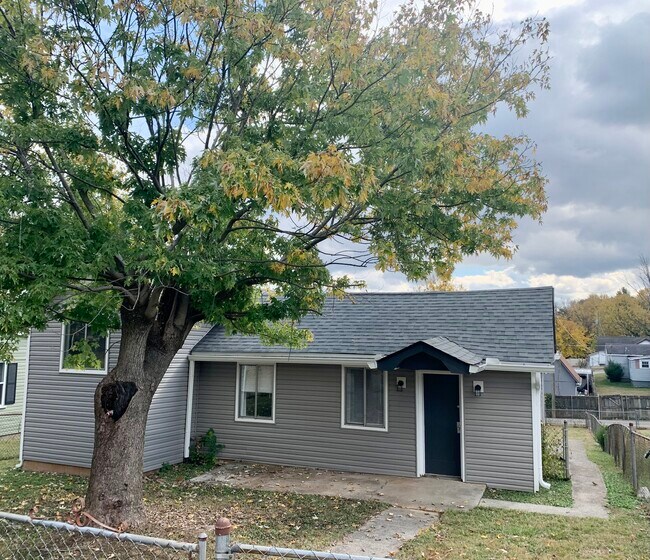 Building Photo - 822 Belleaire Ave