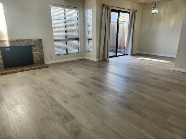 Building Photo - 1512 Bruinbark Ln