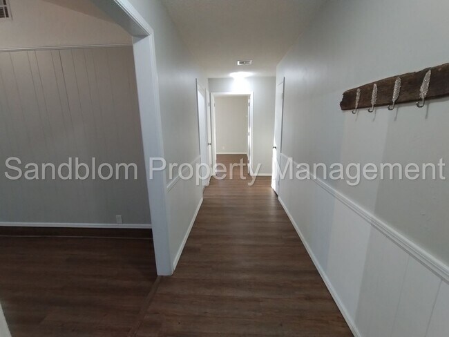 Foto del edificio - FOR LEASE | Mid-town Tulsa | Available Now!